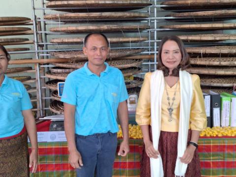 ต้อนรับคณะศึกษาดูงานจากกรมหม่อนไหม ณ กลุ่ม Tonmon silk บ้านหัวสะพาน