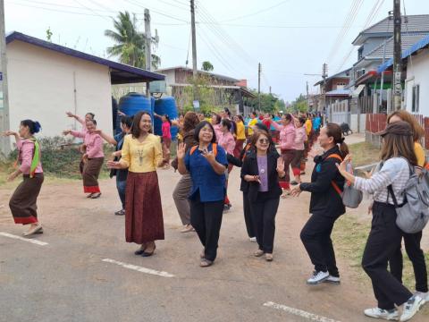 ต้อนรับคณะศึกษาดูงานจากกรมหม่อนไหม ณ กลุ่ม Tonmon silk บ้านหัวสะพาน