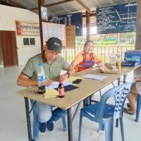 เจ้าหน้าที่กองสาธารสุขออกปฏิบัติหน้าที่ฉีดวัคซีนป้องกันโรคพิษสุนัขบ้า ในพื้นที่ตำบลบ้านยาง