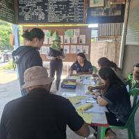 เจ้าหน้าที่กองสาธารสุขออกปฏิบัติหน้าที่ฉีดวัคซีนป้องกันโรคพิษสุนัขบ้า ในพื้นที่ตำบลบ้านยาง