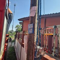 นายช่างไฟฟ้าออกซ่อมแซมไฟฟ้าส่องสว่างสาธารณะ