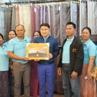 ศึกษาดูงานสืบสานงานศิลป์ ผ้าพื้นถิ่นย้อมดอกบัวแดง หมู่บ้านโนนกอก จังหวัดอุดรธานี