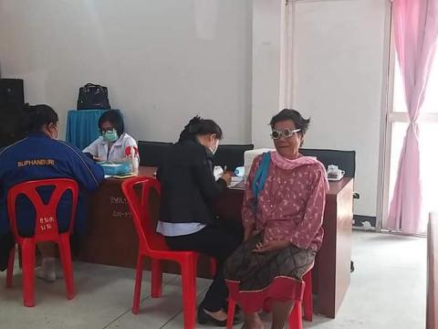 โครงการใส่ใจผู้สูงอายุในการคัดกรองโรคตาต้อกระจกและผู้มีปัญหาทางด