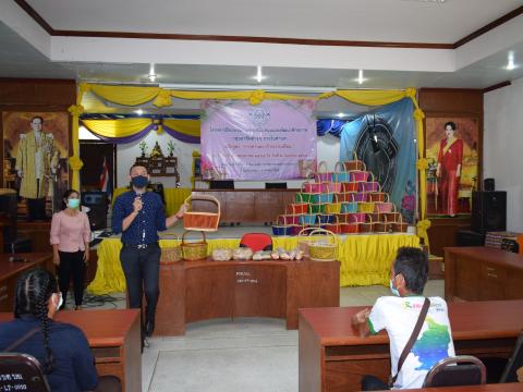 โครงการส่งเสริมสนับสนุนและพัฒนาศักยภาพกลุ่มอาชีพต่างๆ ภายในตำบลบ้านยาง หลักสูตร การสานตะกร้าหวายเทียม