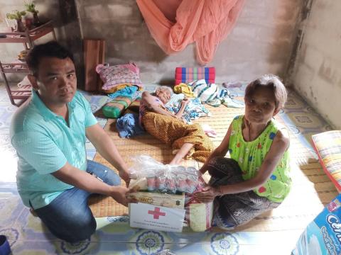 มอบถุงยังชีพให้กับผู้สูงอายุ ผู้พิการ ผู้ป่วยติดเตียง ผู้ยากไร้ยากจนในพื้นที่ตำบลบ้านยาง อ.พุทไธสง จ.บุรีรัมย์